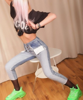 Я красивая, чувственная и опытная девушка, которая заботится о твоем удовольствии каждой клеточкой своего тела. Высококлассный эскорт, который предлагает полный спектр услуг: вечеринки, эротический массаж, ролевые игры и многое другое. Мои фотографии настоящие, и мои отзывы только положительные! Позволь мне сделать твои самые горячие фантазии реальностью. 💋💫 10202, 39 лет